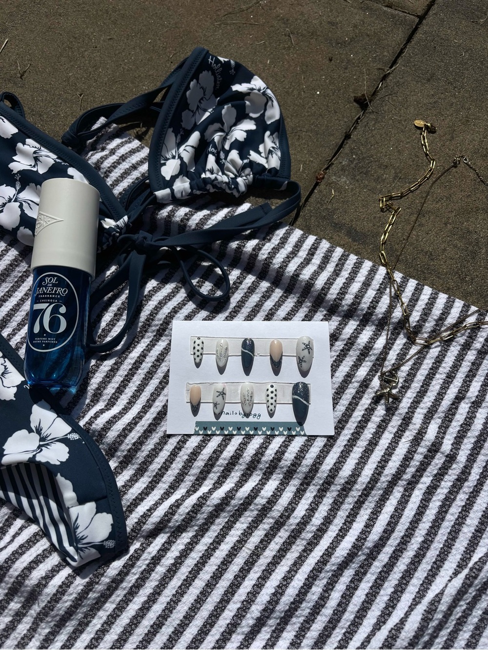 Blue & White Press-On Nail Set — Women Makeup Press-On Nails